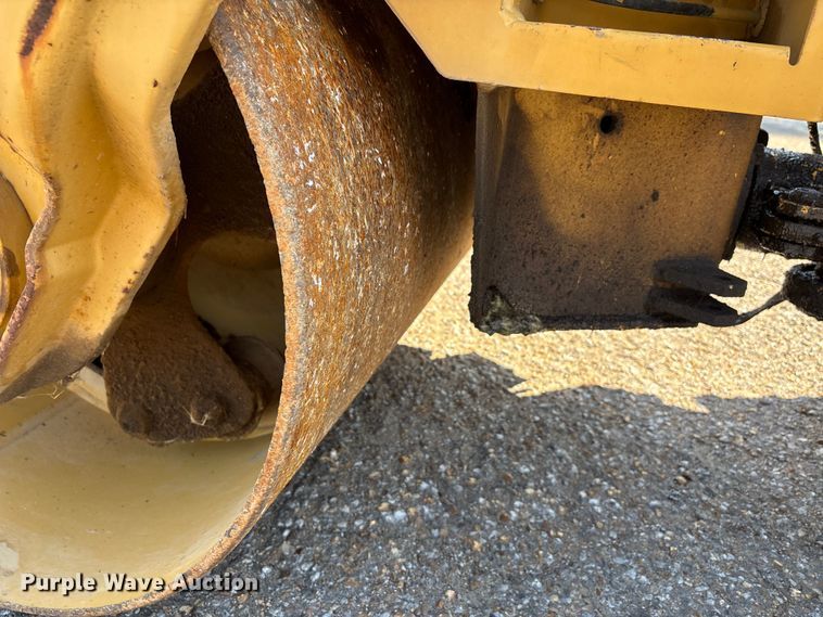 image for item DT0171 1996 Caterpillar CB-224C double drum vibratory roller