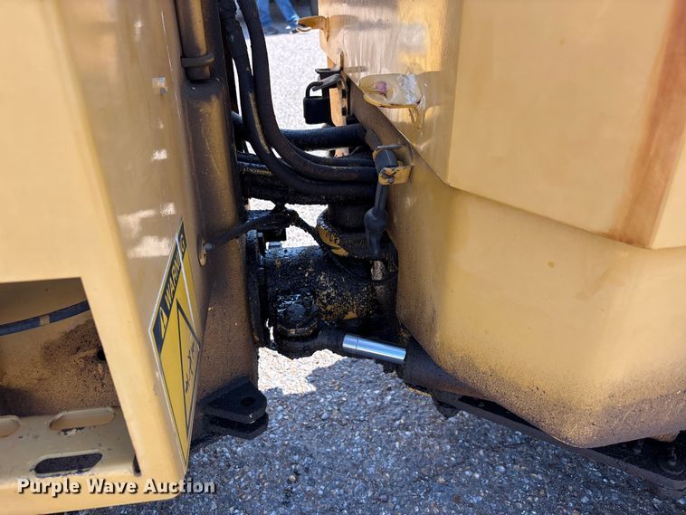 image for item DT0171 1996 Caterpillar CB-224C double drum vibratory roller