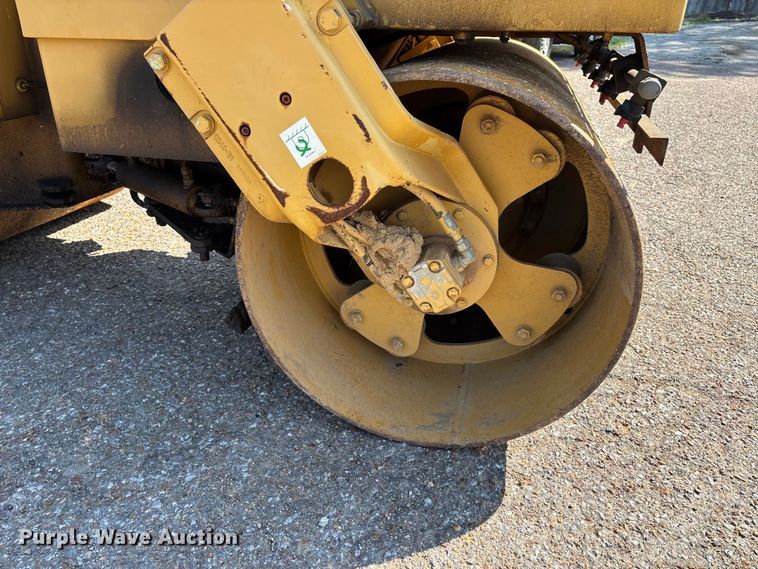 image for item DT0171 1996 Caterpillar CB-224C double drum vibratory roller