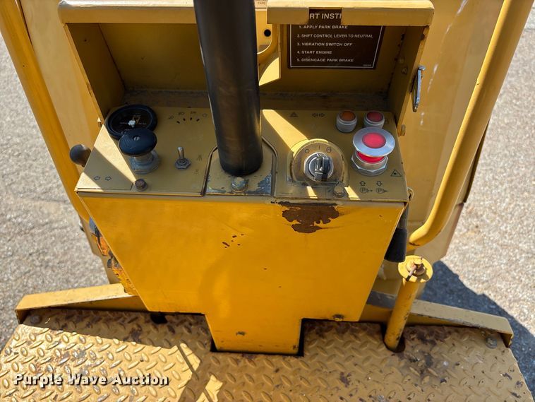 image for item DT0171 1996 Caterpillar CB-224C double drum vibratory roller