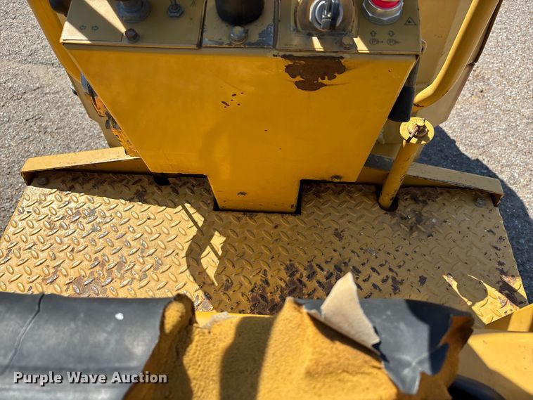 image for item DT0171 1996 Caterpillar CB-224C double drum vibratory roller