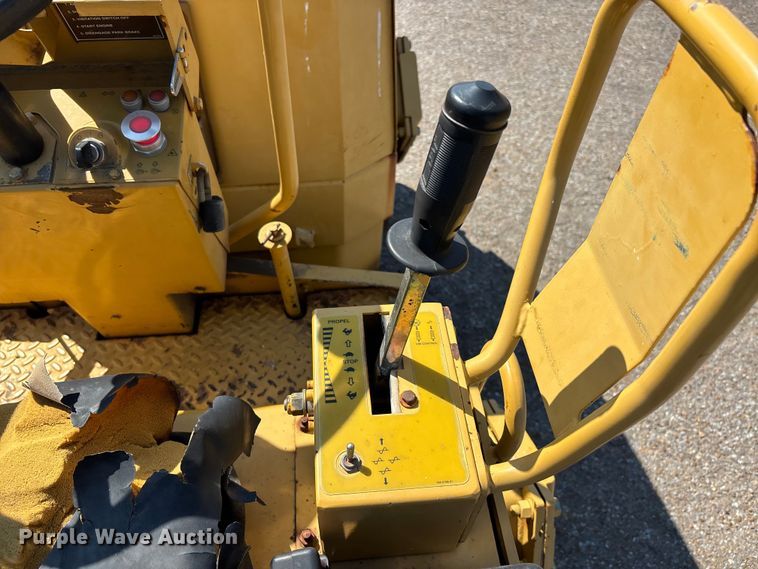 image for item DT0171 1996 Caterpillar CB-224C double drum vibratory roller