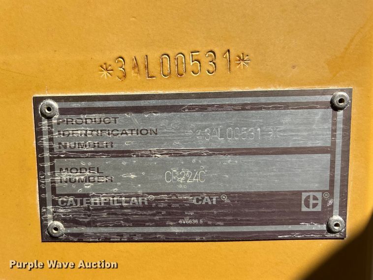 image for item DT0171 1996 Caterpillar CB-224C double drum vibratory roller