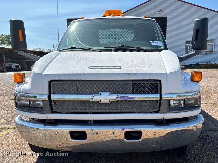 image for item DT0175 2007 Chevrolet C4500 flatbed truck