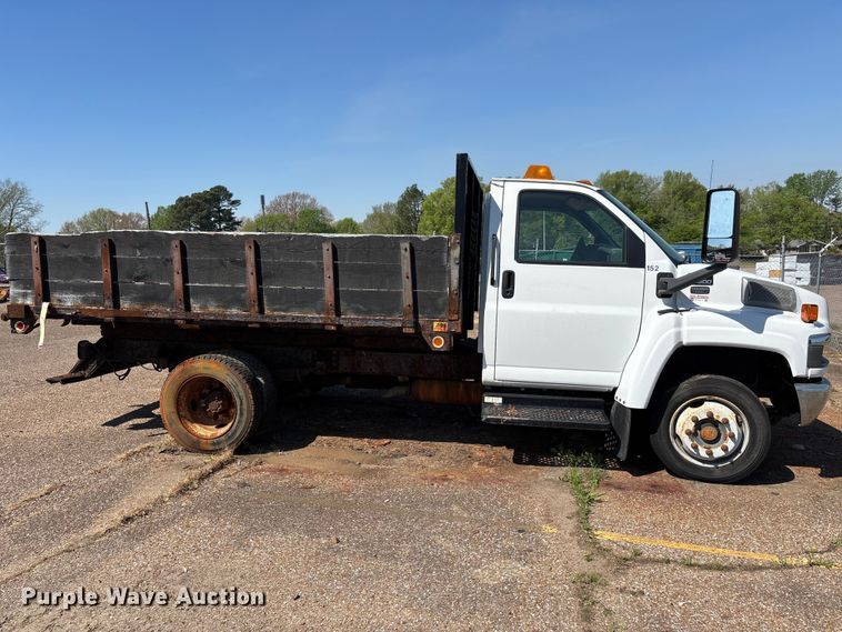 image for item DT0175 2007 Chevrolet C4500 flatbed truck