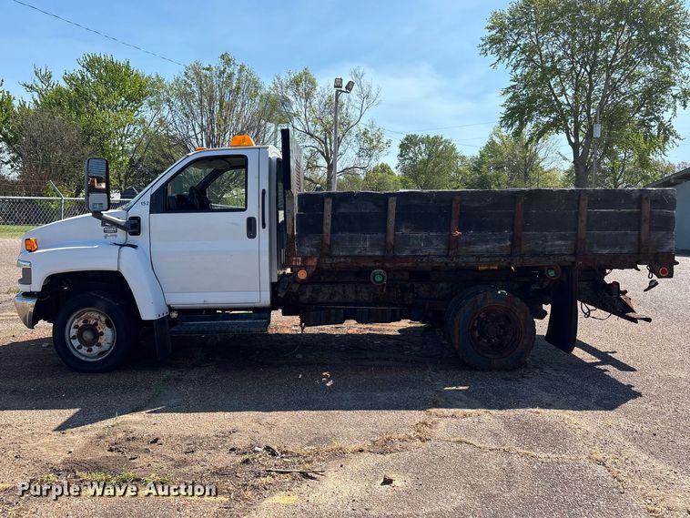 image for item DT0175 2007 Chevrolet C4500 flatbed truck