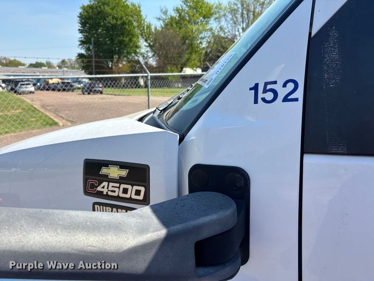 image for item DT0175 2007 Chevrolet C4500 flatbed truck