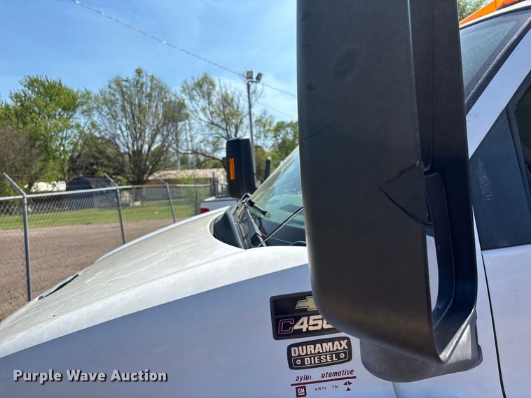 image for item DT0175 2007 Chevrolet C4500 flatbed truck