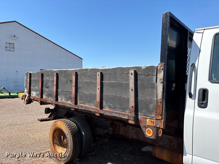 image for item DT0175 2007 Chevrolet C4500 flatbed truck