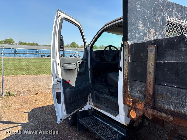 image for item DT0175 2007 Chevrolet C4500 flatbed truck