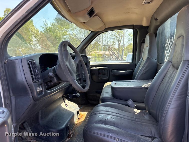 image for item DT0175 2007 Chevrolet C4500 flatbed truck