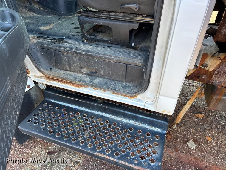 image for item DT0175 2007 Chevrolet C4500 flatbed truck