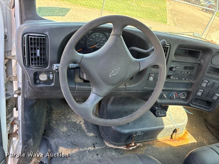 image for item DT0175 2007 Chevrolet C4500 flatbed truck