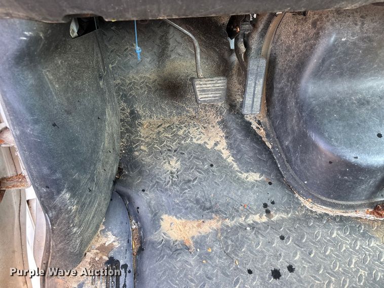 image for item DT0175 2007 Chevrolet C4500 flatbed truck