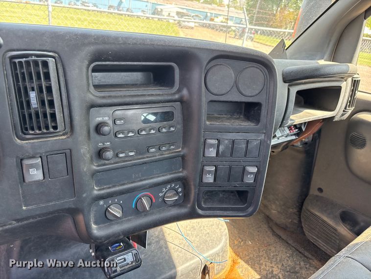 image for item DT0175 2007 Chevrolet C4500 flatbed truck