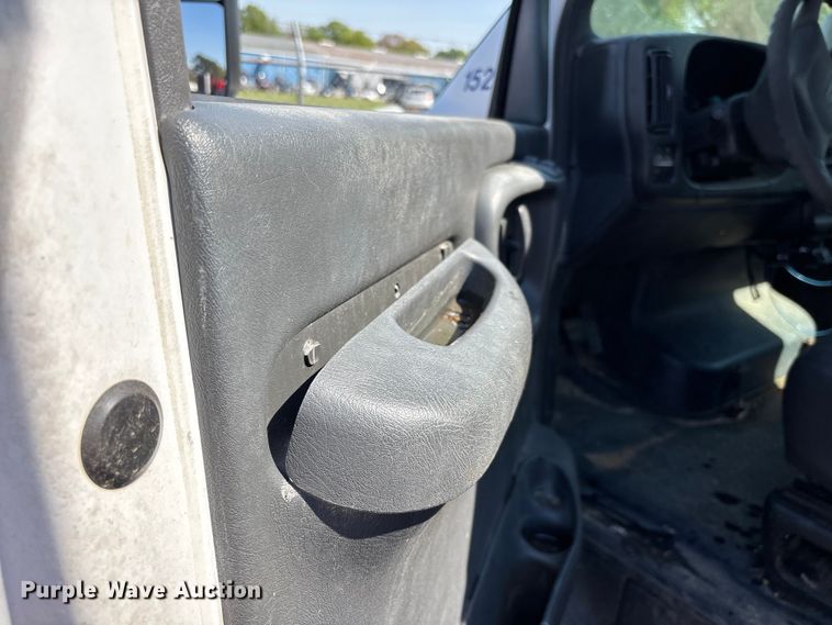 image for item DT0175 2007 Chevrolet C4500 flatbed truck