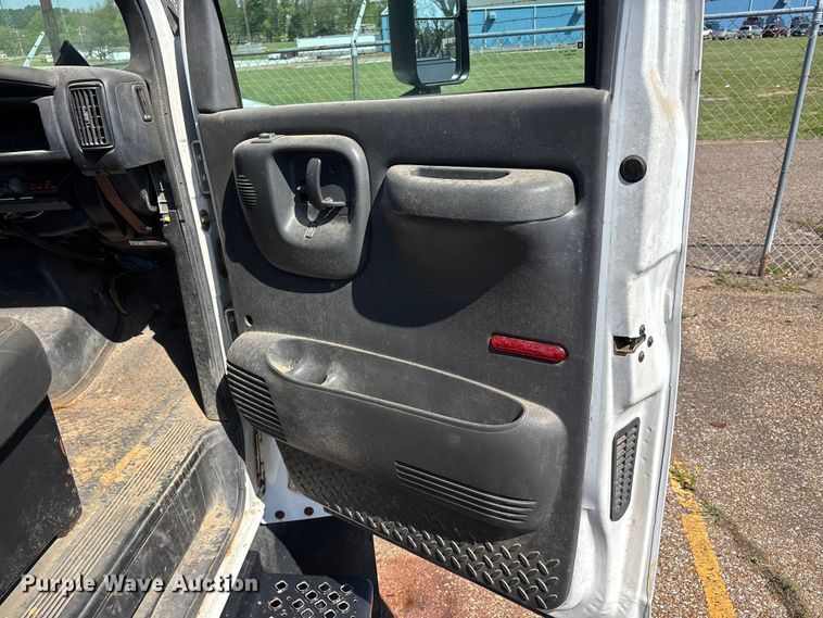 image for item DT0175 2007 Chevrolet C4500 flatbed truck