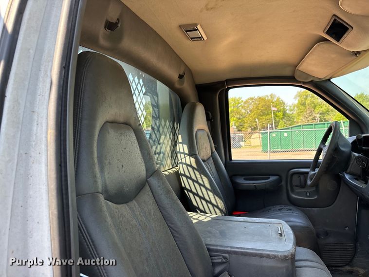 image for item DT0175 2007 Chevrolet C4500 flatbed truck