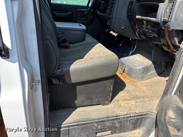 image for item DT0175 2007 Chevrolet C4500 flatbed truck