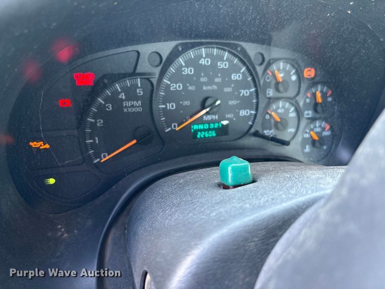 image for item DT0175 2007 Chevrolet C4500 flatbed truck