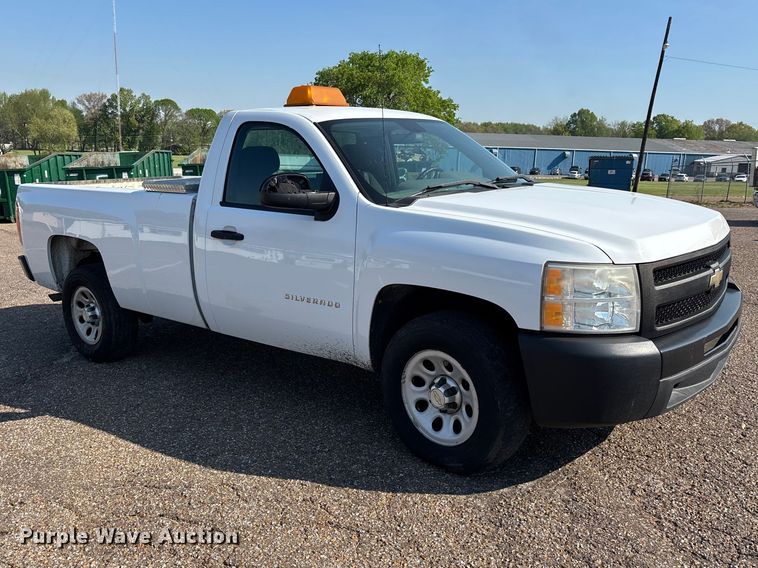 image for item DT0176 2011 Chevrolet Silverado 1500 pickup truck