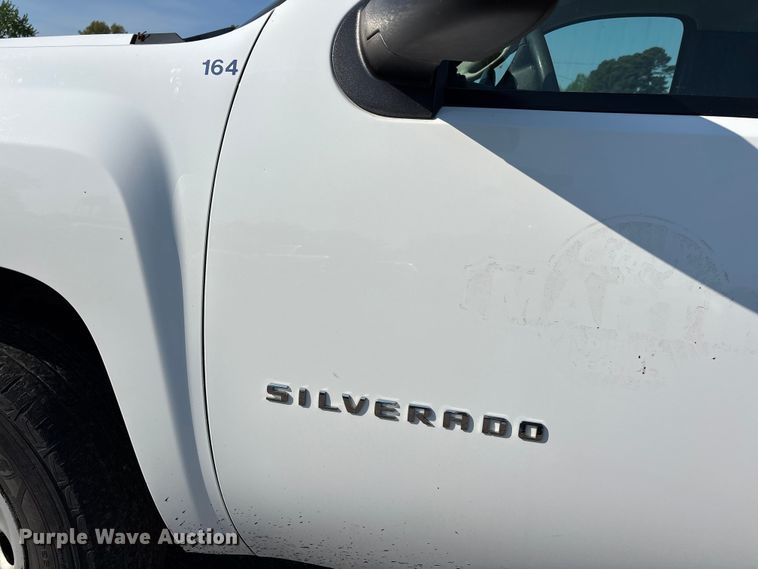 image for item DT0176 2011 Chevrolet Silverado 1500 pickup truck