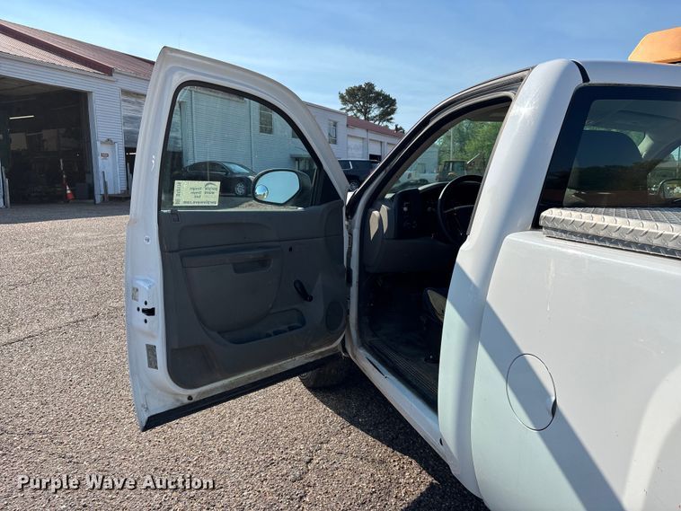 image for item DT0176 2011 Chevrolet Silverado 1500 pickup truck