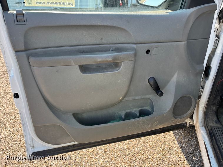 image for item DT0176 2011 Chevrolet Silverado 1500 pickup truck