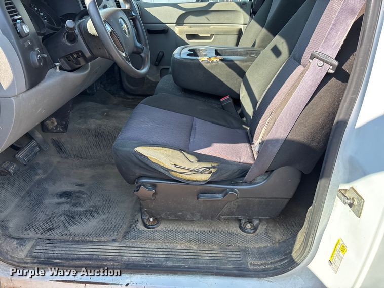 image for item DT0176 2011 Chevrolet Silverado 1500 pickup truck