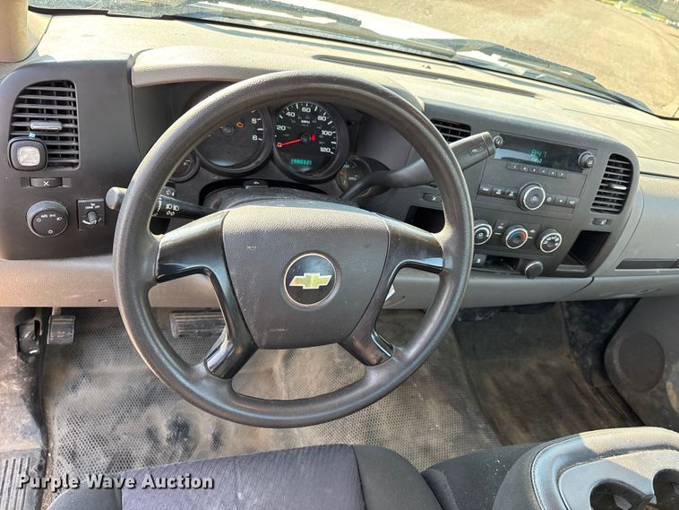 image for item DT0176 2011 Chevrolet Silverado 1500 pickup truck