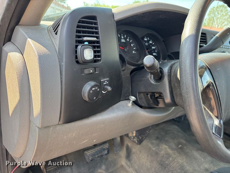 image for item DT0176 2011 Chevrolet Silverado 1500 pickup truck