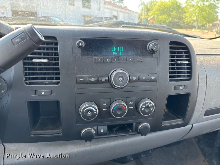 image for item DT0176 2011 Chevrolet Silverado 1500 pickup truck