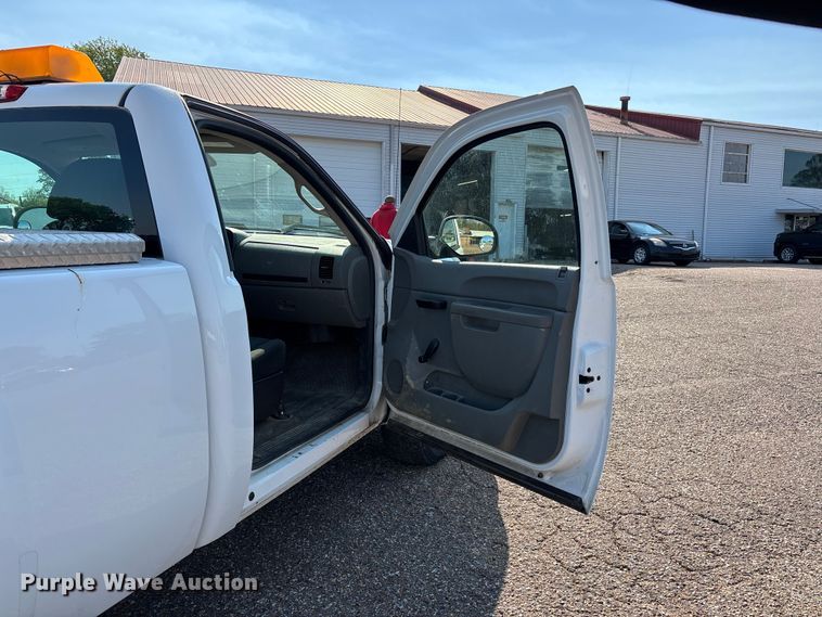 image for item DT0176 2011 Chevrolet Silverado 1500 pickup truck