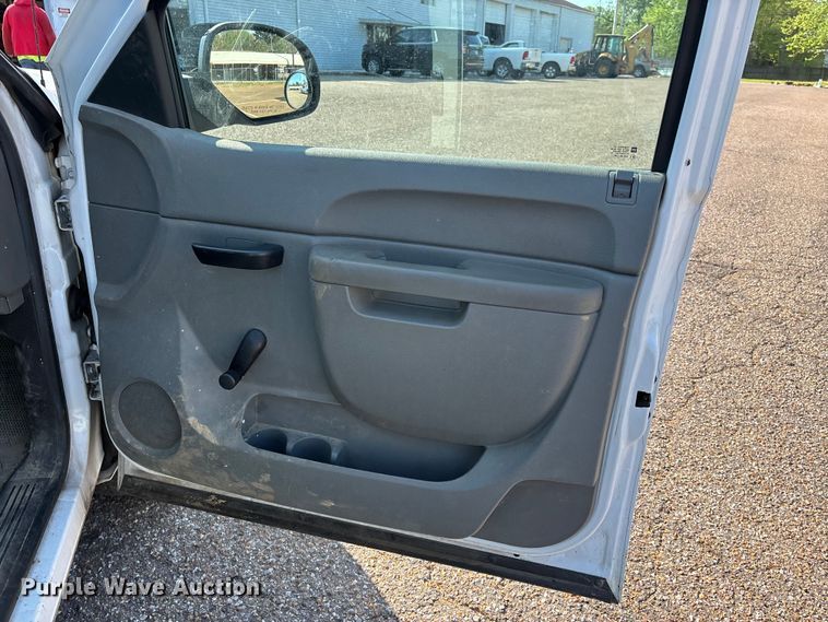 image for item DT0176 2011 Chevrolet Silverado 1500 pickup truck