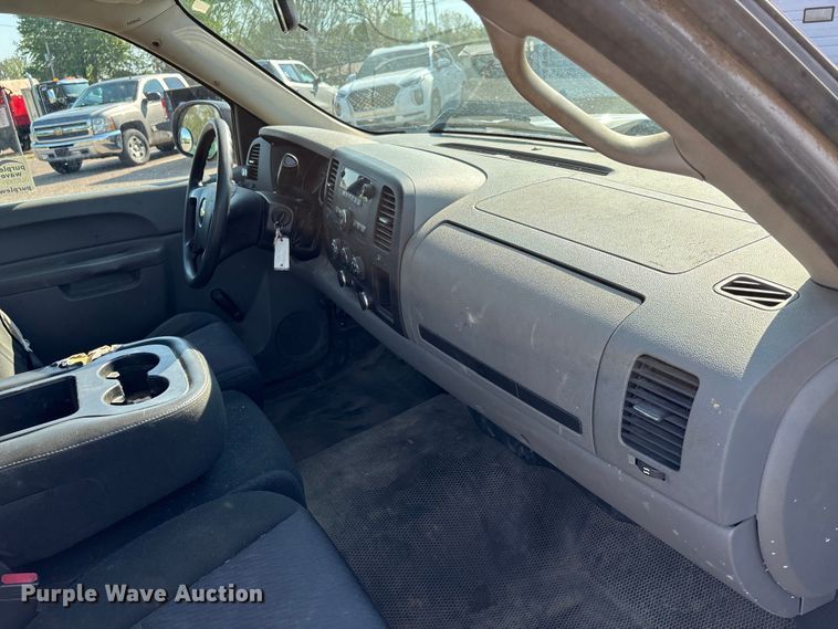 image for item DT0176 2011 Chevrolet Silverado 1500 pickup truck