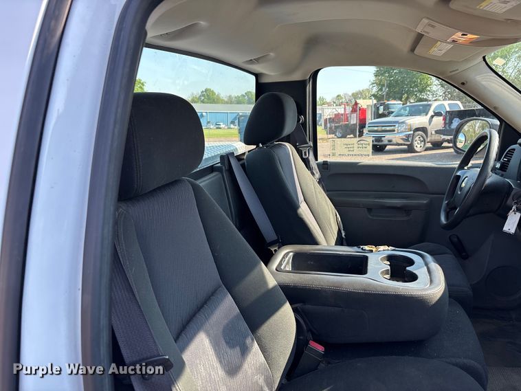 image for item DT0176 2011 Chevrolet Silverado 1500 pickup truck