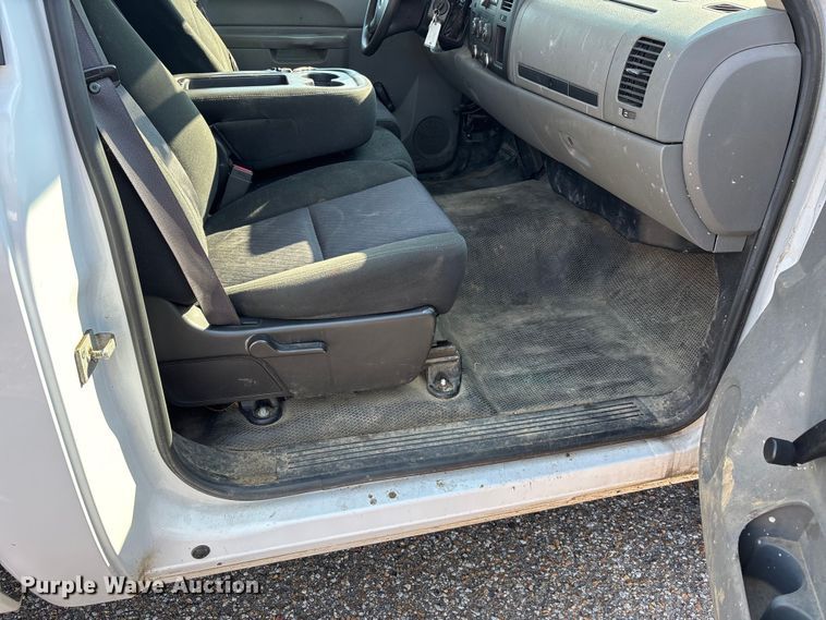 image for item DT0176 2011 Chevrolet Silverado 1500 pickup truck