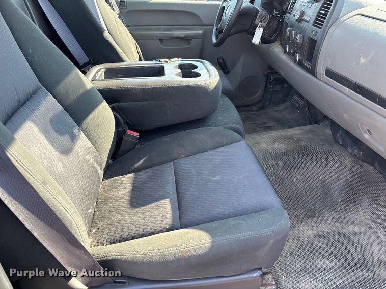 image for item DT0176 2011 Chevrolet Silverado 1500 pickup truck