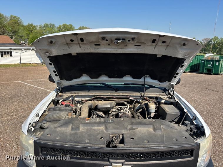 image for item DT0176 2011 Chevrolet Silverado 1500 pickup truck