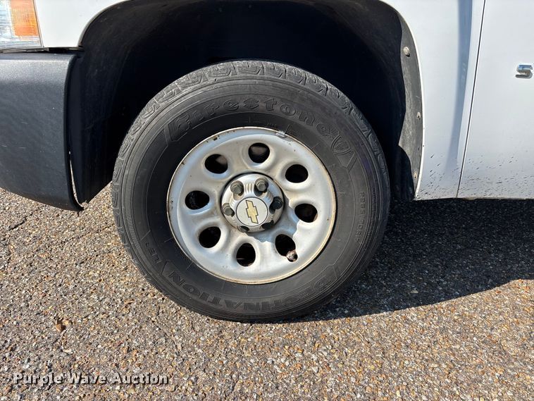 image for item DT0176 2011 Chevrolet Silverado 1500 pickup truck