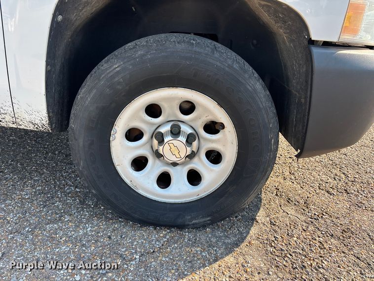 image for item DT0176 2011 Chevrolet Silverado 1500 pickup truck