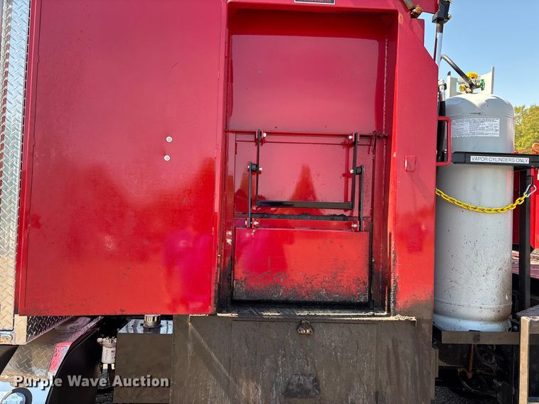 image for item DT0177 2022 Kenworth T3 infrared pothole patcher truck