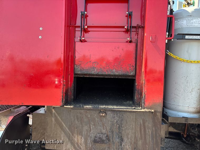 image for item DT0177 2022 Kenworth T3 infrared pothole patcher truck