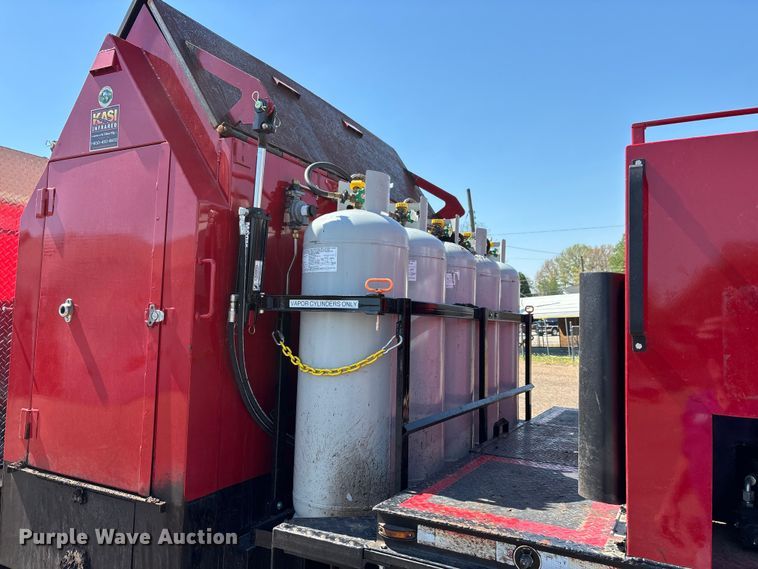 image for item DT0177 2022 Kenworth T3 infrared pothole patcher truck