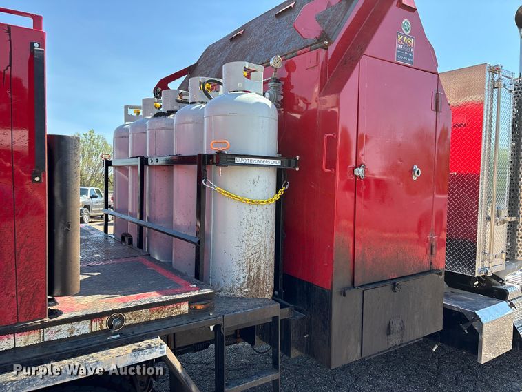 image for item DT0177 2022 Kenworth T3 infrared pothole patcher truck