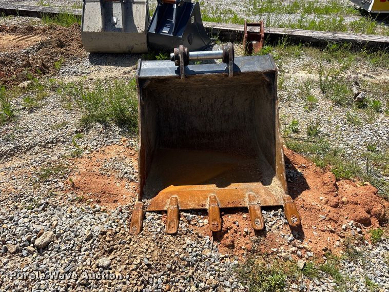 image for item DT0235 Caterpillar bucket