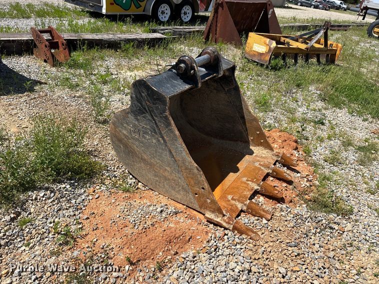 image for item DT0235 Caterpillar bucket