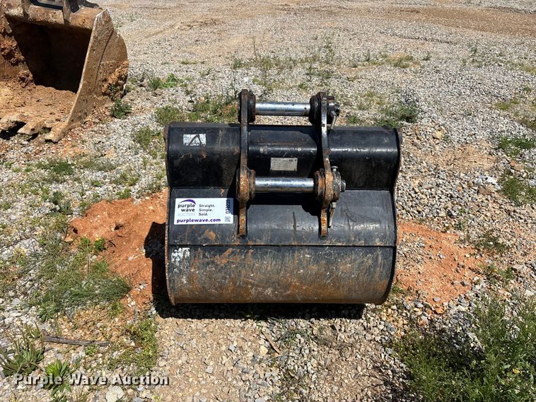 image for item DT0235 Caterpillar bucket