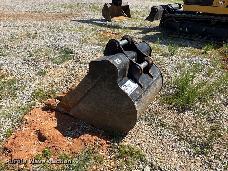 image for item DT0235 Caterpillar bucket