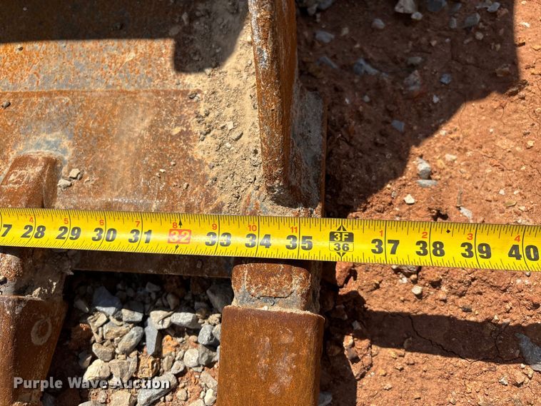 image for item DT0235 Caterpillar bucket